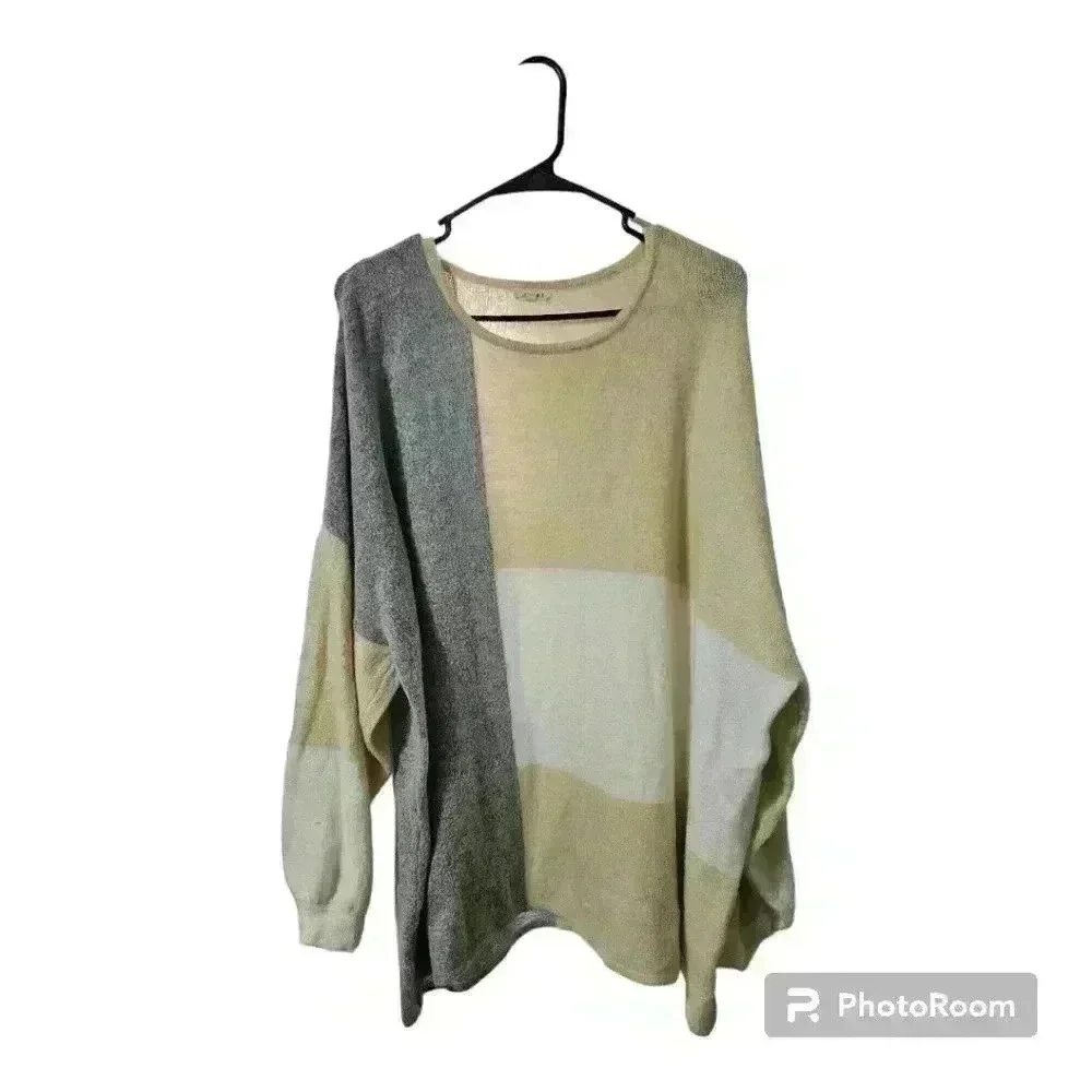 Womens colorblock sweater!